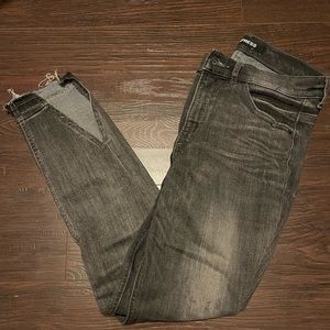 Express sz 6 high rise  jean w/ cutout hem